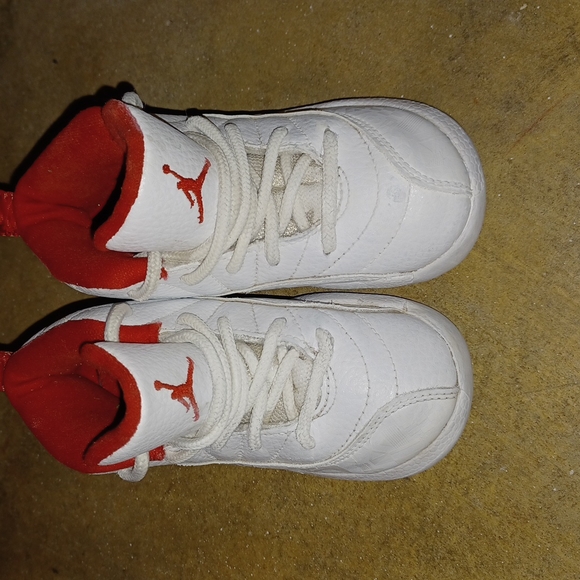 Retro Jordan 12s "flu game" - Picture 2 of 9